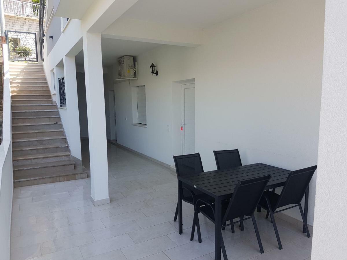 Sea View Apartment With A Huge Terrace Pisak Kültér fotó